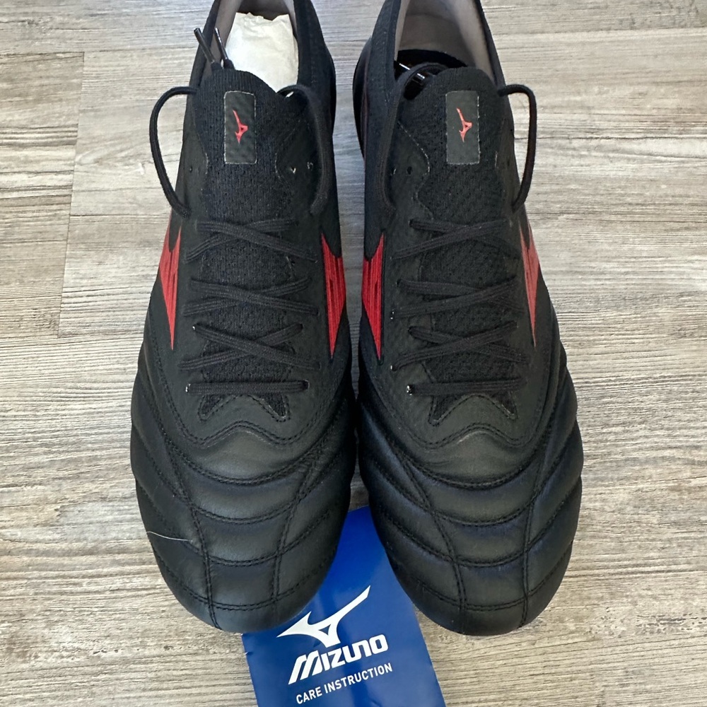 Mizuno Morelia Neo IV Beta Elite Shadow Gem Black/Red Soccer Cleats, Men's 10.5